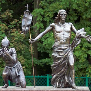 Figury świętych na stacjach przed Klasztorem Jasnogórskim